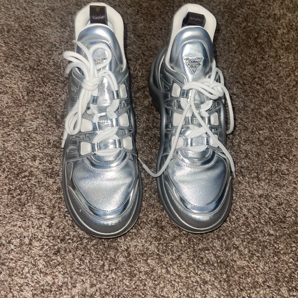 LV Archlight Metallic - Picture 2 of 4